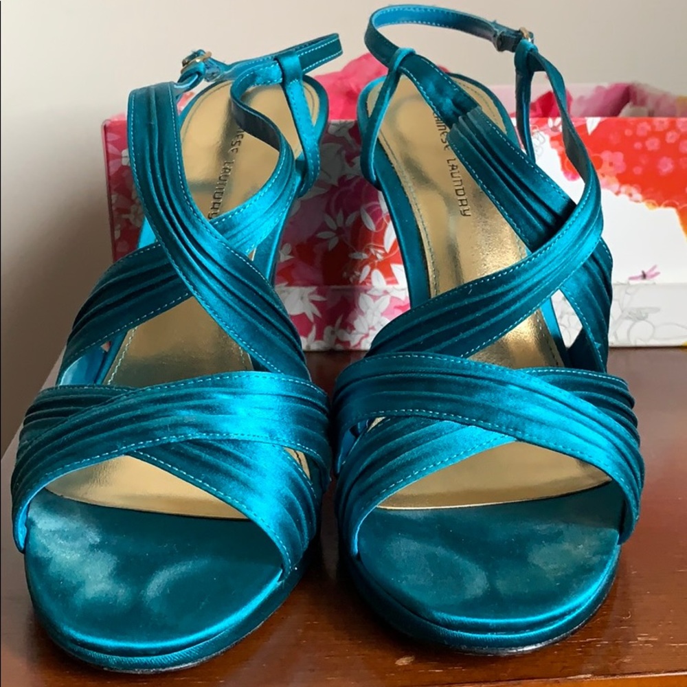 COPY - WOMANS SIZE 9.5 HEELS - Picture 3 of 4